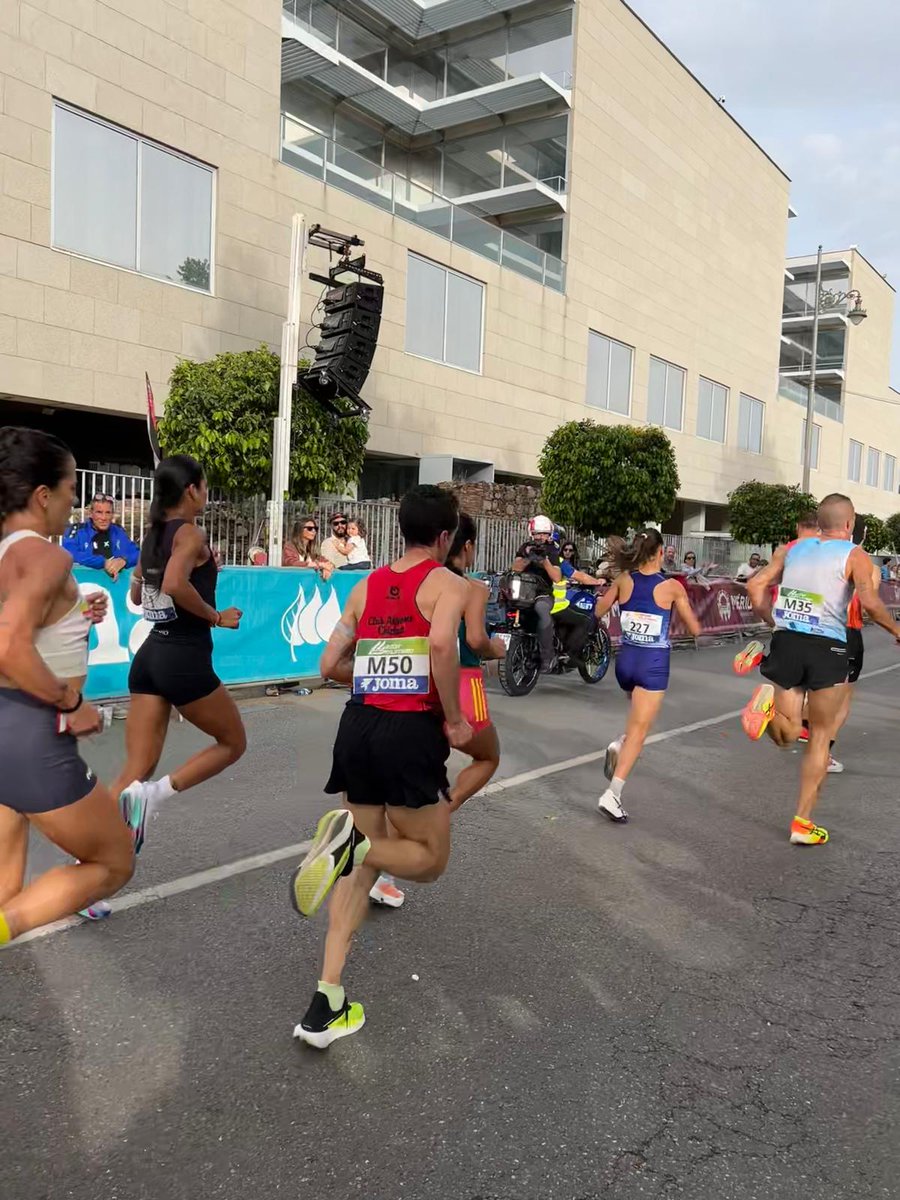 atletismoRFEA's tweet photo. (Mérida) #CEruta media maratón 

Km 5
🚹Jorge González dejándose ver y mucho en las primeras posiciones 

🚺 Ouhaddou y Lidia Campo, las primeras dos españolas en cabeza

📊 https://t.co/7V3moWJmvc
📺 @LaLigaPlus @teledeporte https://t.co/Nq5EXFSnsa