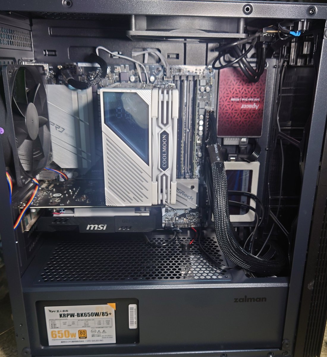 hi537343's tweet photo. かなり無理してマザーボードとCPU買ったから、
PC組み直した。
Intel core i5-6400をRyzen5 5600に、
H110I-S02をASRock B550M Pro4に変えて、
配線し直しただけだから見た目はあんまり変わってないけど…w https://t.co/3x2dE7oOfn