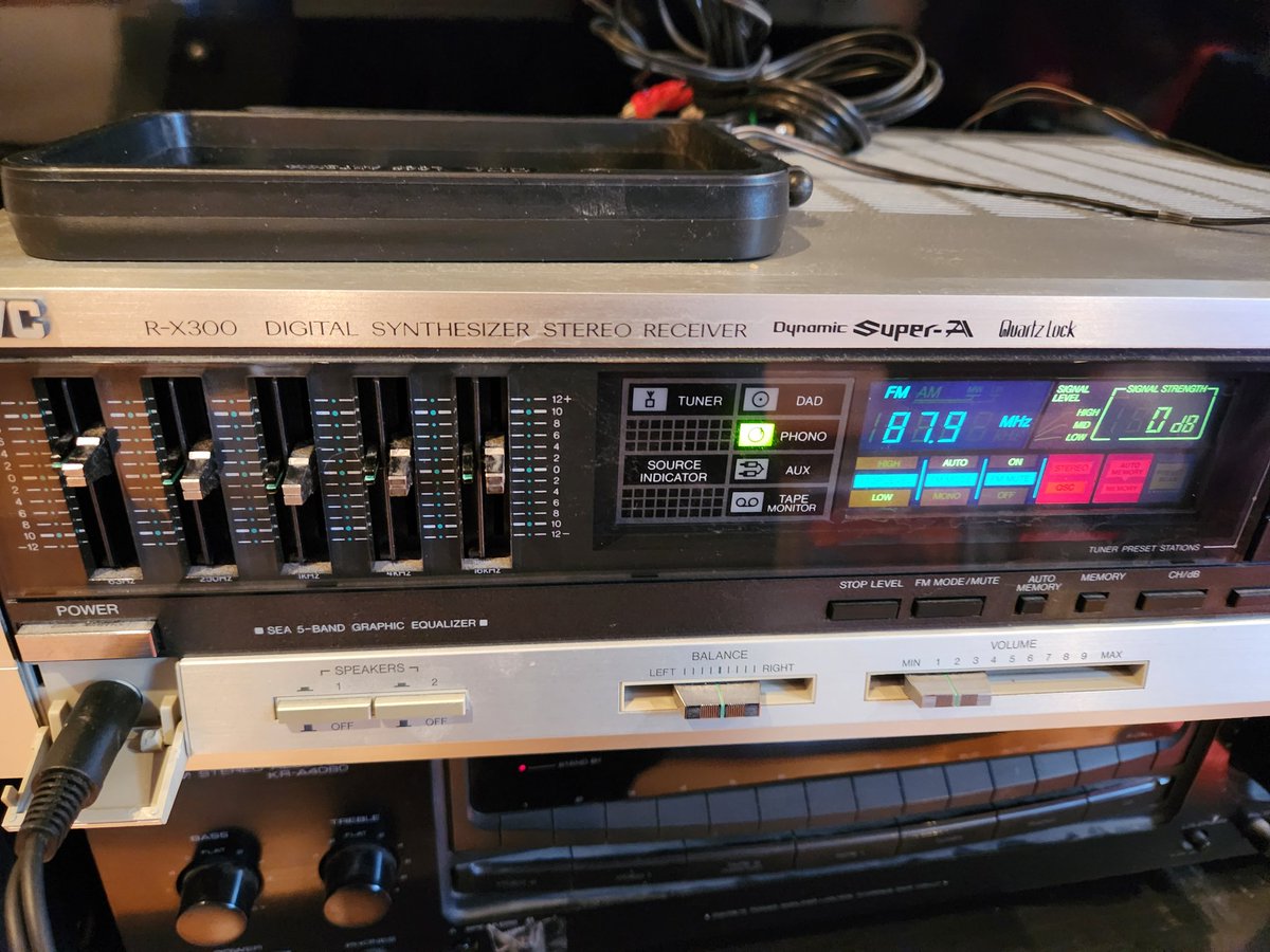 SpinVinyl1's tweet image. I hooked up my FIL's 80s JVC receiver up to test it out and it sounds pretty good. It doesn't have as much output per channel as my Kenwood (40 vs 80) but the equalizer is nice. Long Live Rock N' Roll is a good album to give it a run!
#Rainbow #LongLiveRockNRoll #vinylrecords