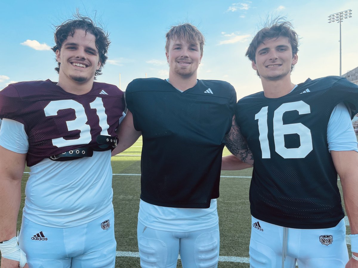 sgfcitizen's tweet photo. ‘The Glendale Bears’: How three former Falcons standouts reunited at Missouri State

Read it: https://t.co/VpJy45Vj1J https://t.co/zVA0yScUAJ
