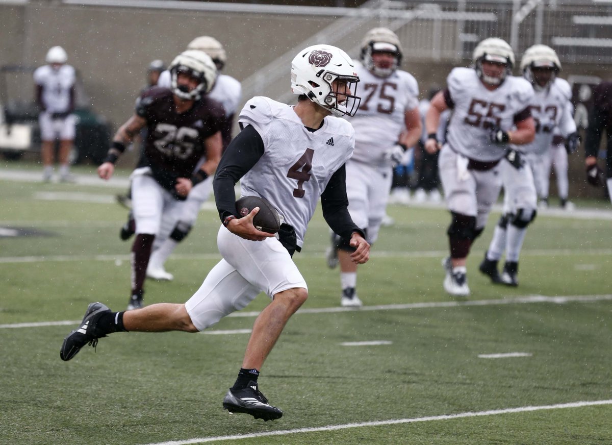 sgfcitizen's tweet photo. ‘The Glendale Bears’: How three former Falcons standouts reunited at Missouri State

Read it: https://t.co/VpJy45Vj1J https://t.co/zVA0yScUAJ