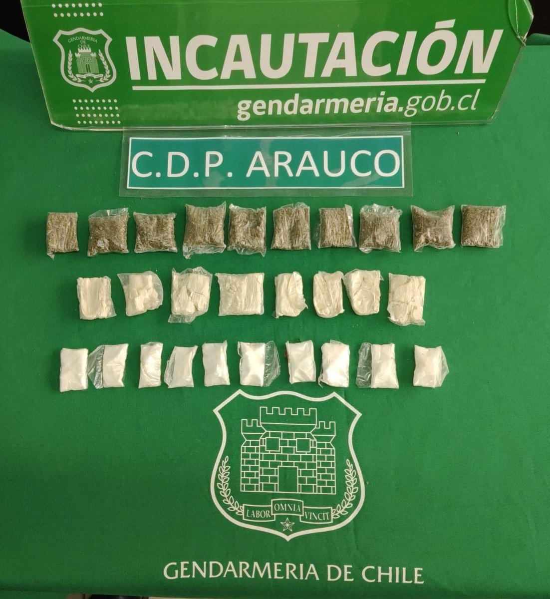🟢Droga dosificada lista para su distribución, que permanecía oculta en unos tabletones, incautó personal del Centro de Detención Preventiva de Arauco durante un control de rutina en servicio de encomienda. 
Destacamos el exhaustivo control del régimen penitenciario.