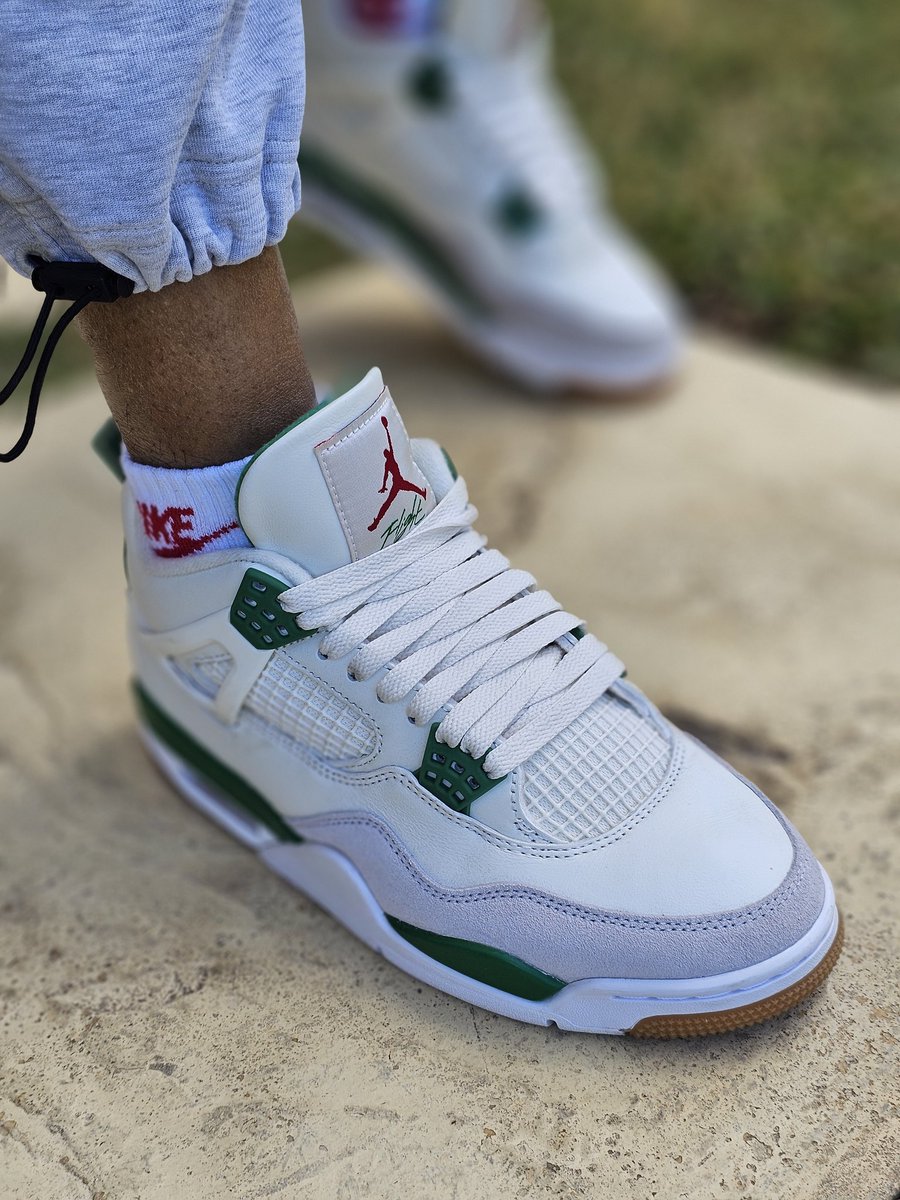 MsSnkrhead4lyfe's tweet image. Happy Saturday Folks #KOTD 🌲👊🏾