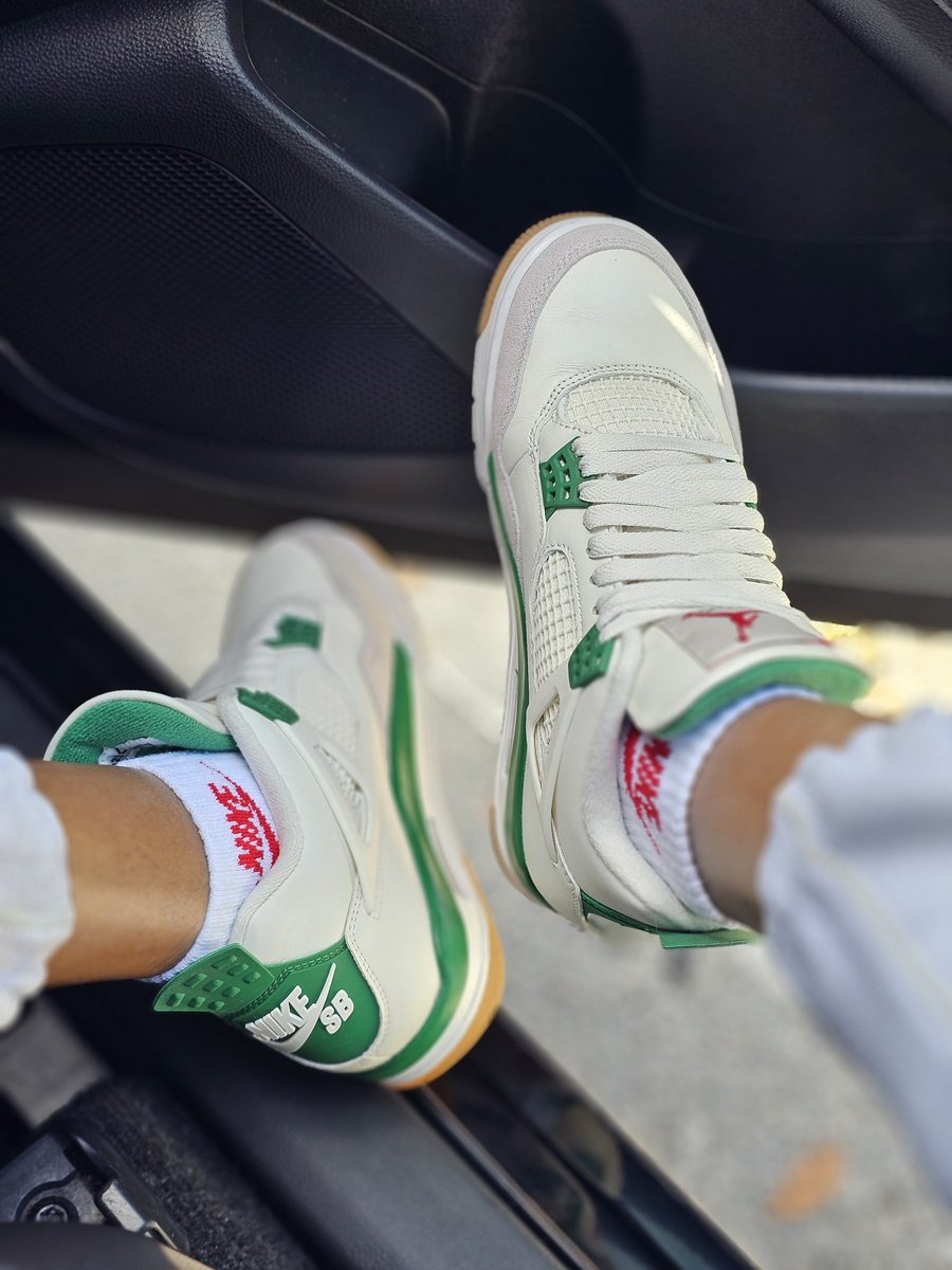 MsSnkrhead4lyfe's tweet image. Happy Saturday Folks #KOTD 🌲👊🏾