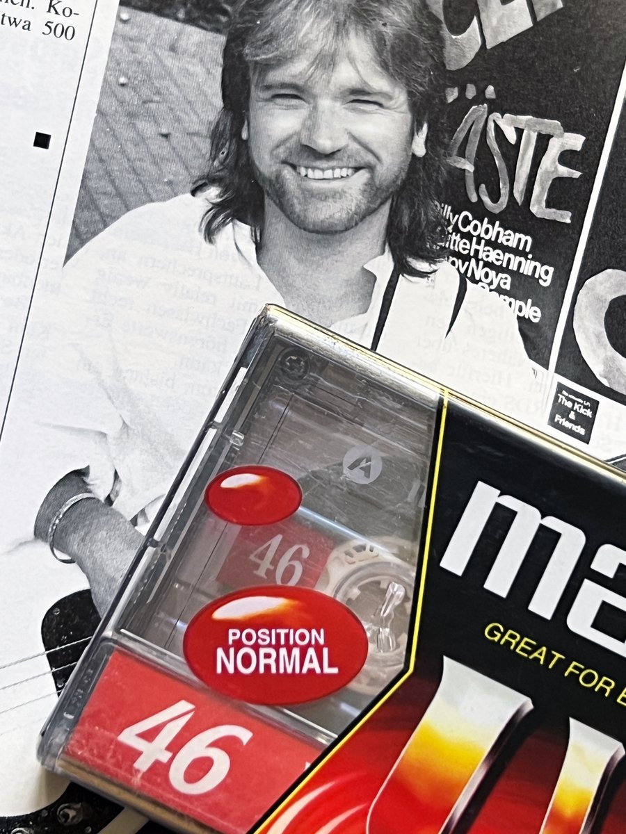 Another cassette tape I had in my hands for a while - a simple 46-minute #Maxell UR. And that's its only unusual feature.
.
#tapesfans #vintageaudio #cassetteculture #cassettetape #compactcassette #cassettecollection #audiotape #audiocassette