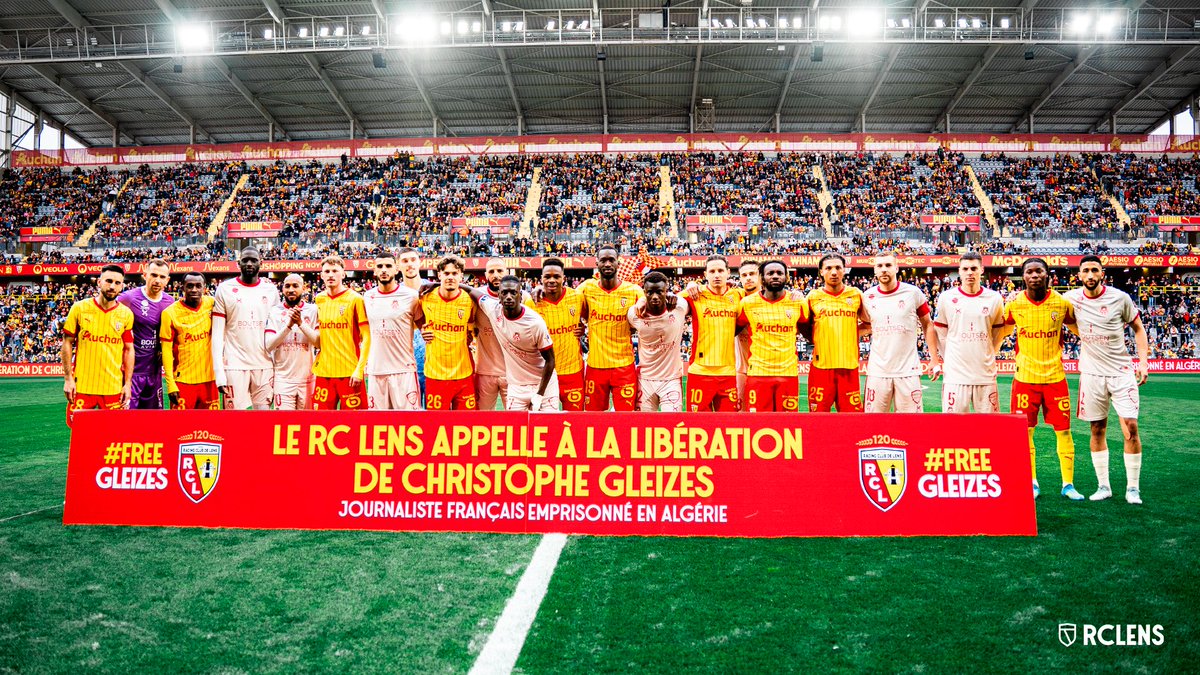 RCLens's tweet image. #𝑭𝒓𝒆𝒆𝑮𝒍𝒆𝒊𝒛𝒆𝒔 🤝

En amont de #RCLFCR, Lensois et Rouennais se sont rassemblés pour appeler à la libération de Christophe Gleizes, journaliste français emprisonné depuis juin 2025.