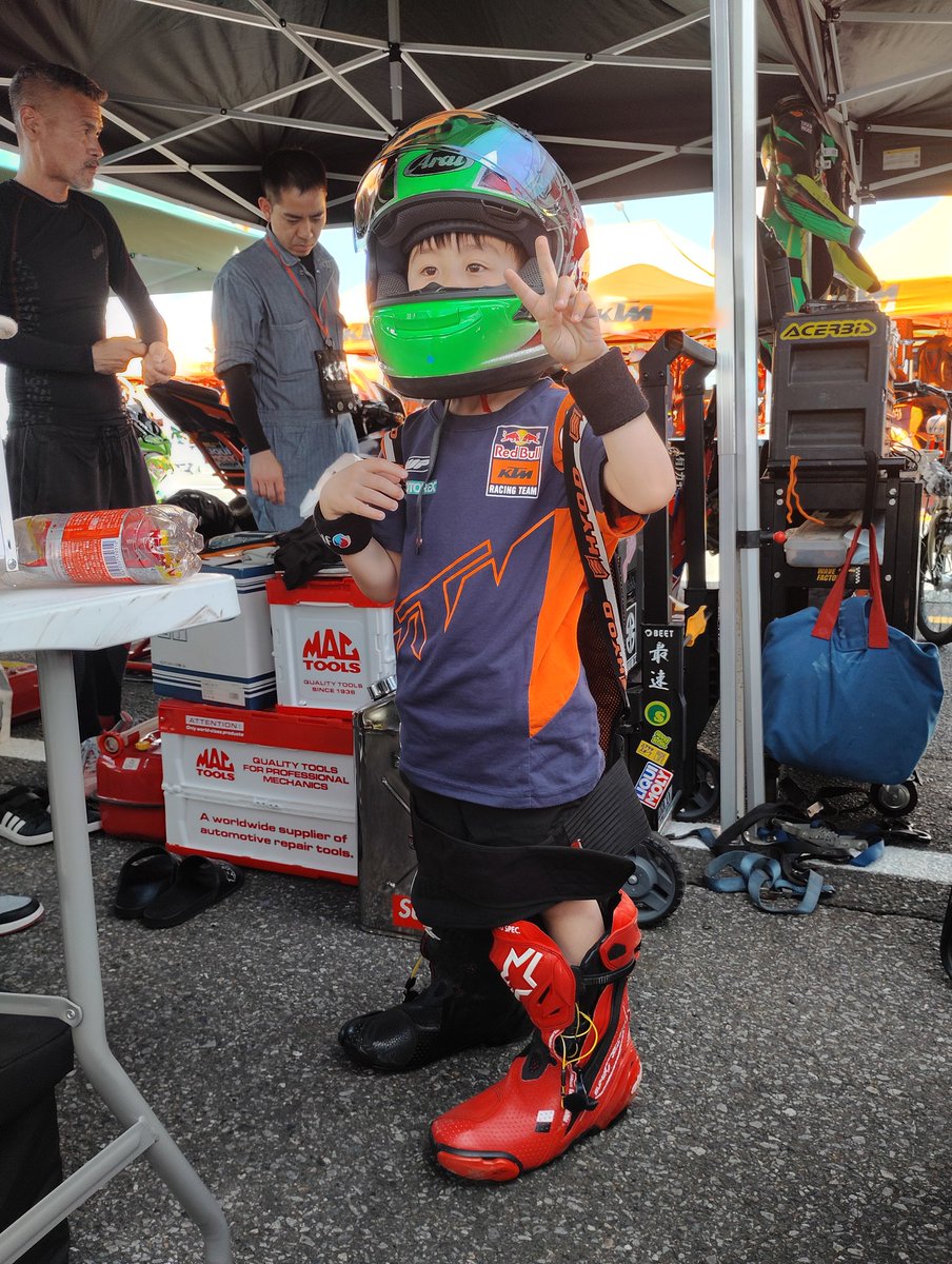 wave_factory tweet media