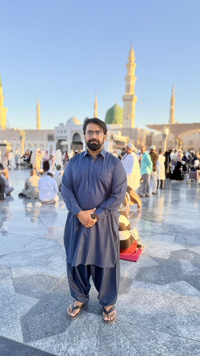 sohaildevops's tweet photo. الحمدللہ، اللہ تعالیٰ نے مجھے اس مبارک مقام Al-Masjid an-Nabawi میں حاضری کی سعادت عطا فرمائی۔ دل بے حد شکر گزار ہے، اللہ قبول فرمائے اور دوبارہ بلائے۔ 🤲🌙✨

فضیلت: مسجدِ نبوی ﷺ میں ایک نماز کا ثواب دیگر مساجد کے مقابلے میں ایک ہزار نمازوں کے برابر ہے (سوائے مسجد الحرام کے)، https://t.co/Dk7LCvooEN