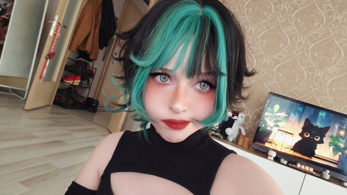 🅱️reen and spiky 💚🖤