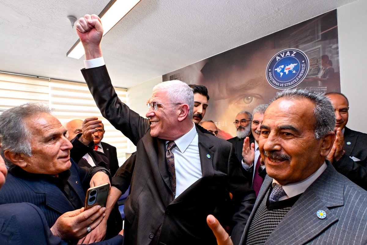 Genel Başkanımız Sayın Müsavat Dervişoğlu,

AVAZ Araştırma ve Strateji Merkezi'nin yeni Genel Merkezi'nin açılışına katıldı.