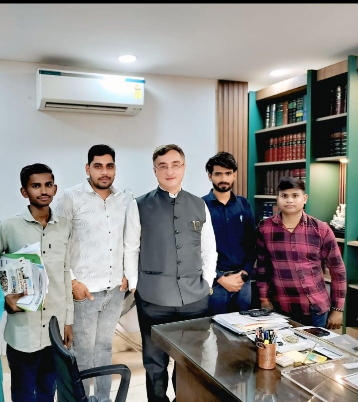 आज दिल्ली निवास पर  राज्यसभा सांसद एवं वरिष्ठ अधिवक्ता माननीय विवेक तन्खाजी से मुलाकात हुई
<a href="/VTankha/">Vivek Tankha</a>