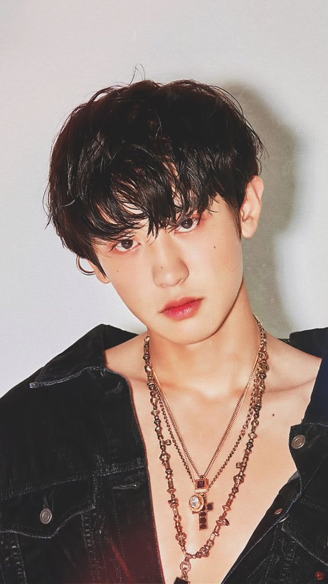 StrayKidsPL's tweet image. 🔎| W niedawno emitowanym programie Chanyeol (#EXO) wspomniał o #LeeKnow. 
Nichkhun (#2PM) powiedział, że @Stray_Kids byli wcześniej w budynku, w którym się znajdują, ale już wyszli, na co Chanyeol zareagował: „Och! Powinienem zadzwonić do Lee Know”.

#StrayKids #스트레이키즈