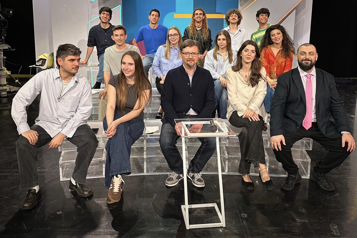 NicholasVita990's tweet image. 11/04, 25^ puntata di @TvTalk_Rai!

In studio con me @kindermaxxi @iotommy @algertmyrtja @MartaMastrovito @SofiaPatrini @CivitaDamiana @teobonf__ @scornerhenry @micavica349725 @faedericocrobe @kajmvv #SandroOstuni e il #target Andrea!

#TvTalk torna sabato 18/04! 💙
Grazie!!! 💚