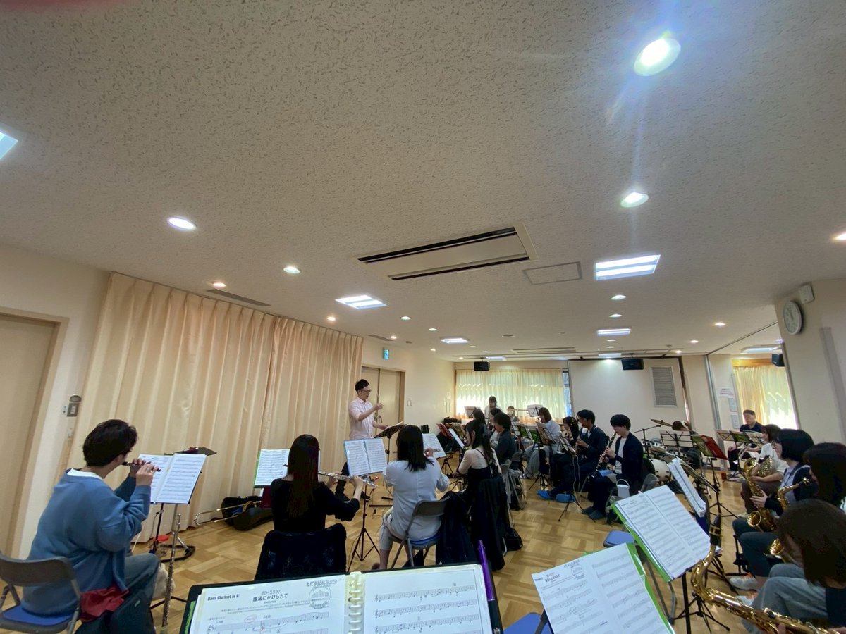 tocwo's tweet photo. 宣伝担当です✨

4月11日(土)の全体練習では、 
🎷マーチ・スカイブルー・ドリーム
🎷魔法にかけられて ほか
を永見先生にご指導いただきました🌈 https://t.co/sNwEvcYTKv