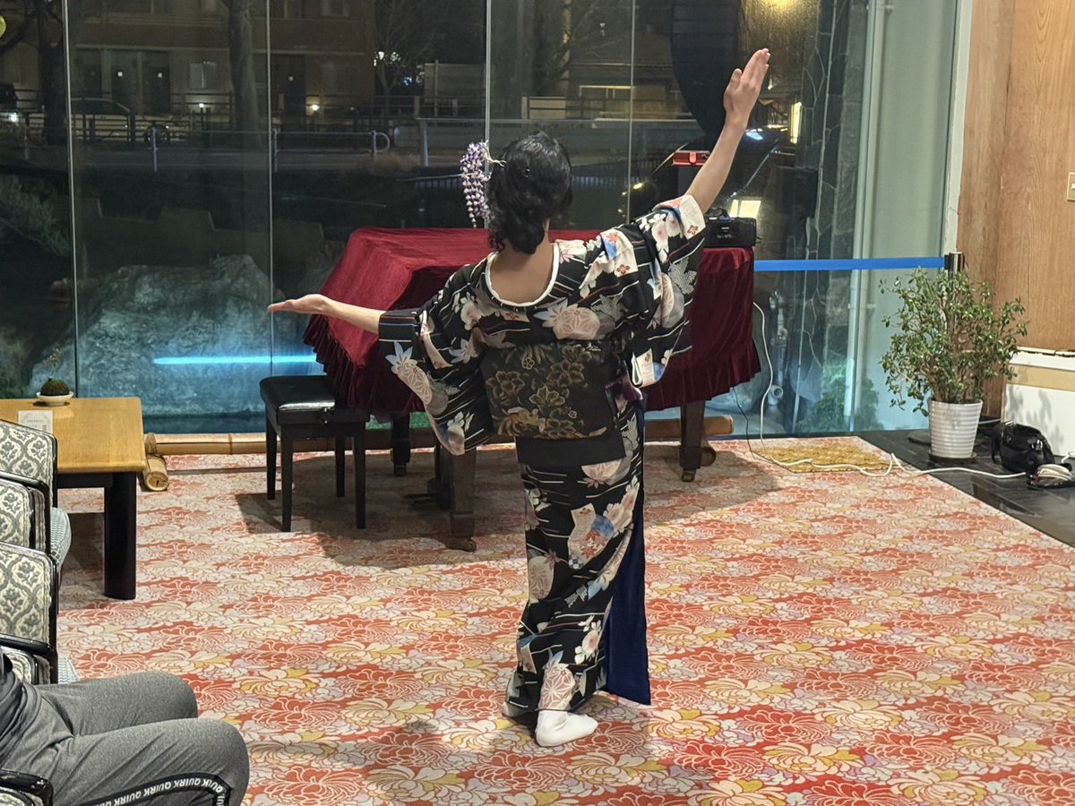 AYATA0298793692's tweet photo. 花柳流、名取り
旅館のエントランスにて日本舞踊
山梨県の旅行に日本古来の伝統文化
新しい体験をお客様に
#あやた #AYATA #山梨 #日本舞踊 #女方 #名取 #伝統芸能 #古典芸能 #和の心 #花柳流 #着物 #和装 #温泉 #石和 #色街作る #藤娘 https://t.co/CzZPFQFfp3