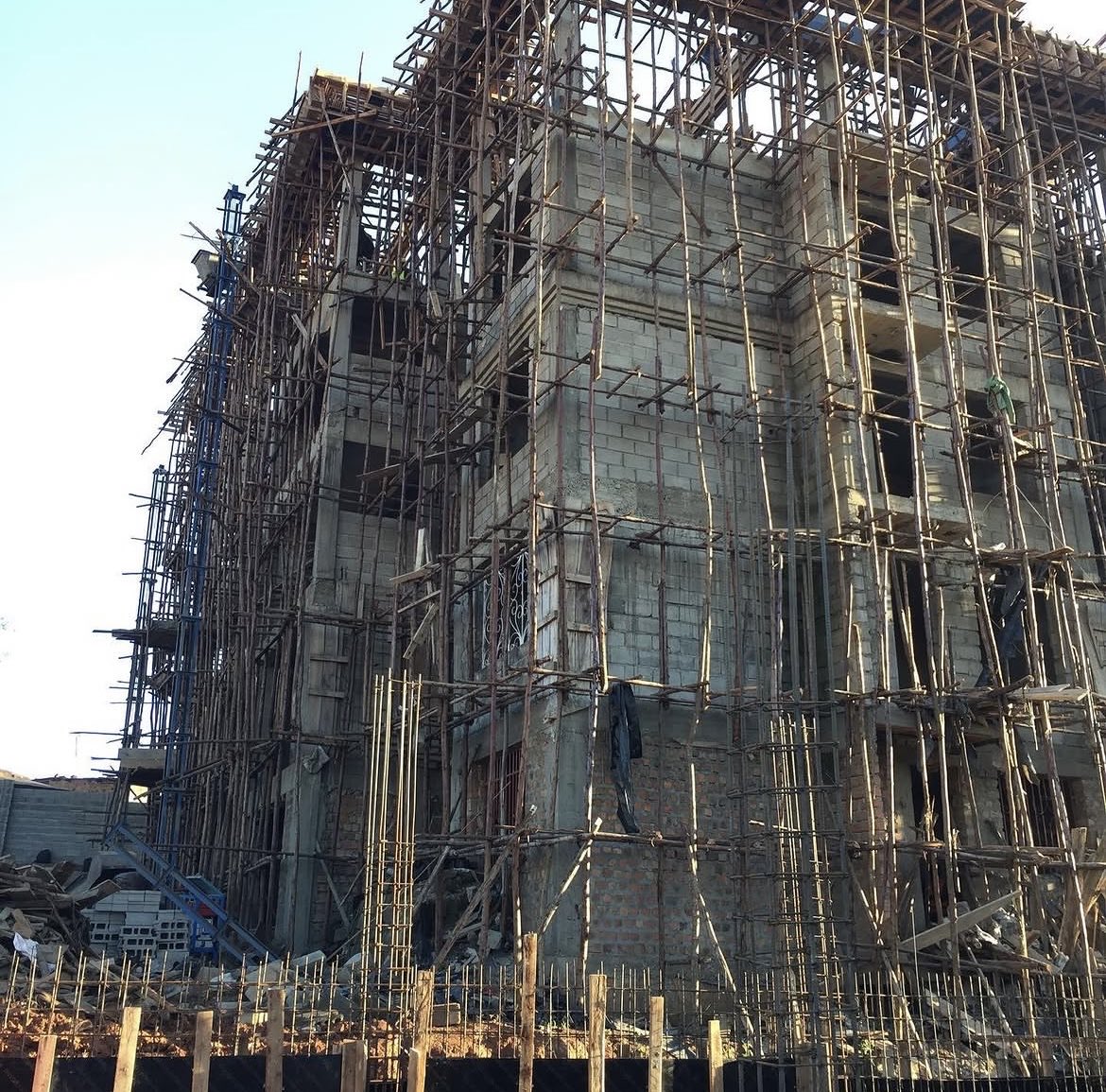 AKS_Developers's tweet photo. Villa One Apartments Buziga steadily taking shape. Each level a reflection of our commitment to quality, design, and modern living.
At AKS, we don’t just build structures, we create spaces that define lifestyles and stand the test of time.

#AKSDevelopers #VillaOneApartments https://t.co/gusaOorJQV