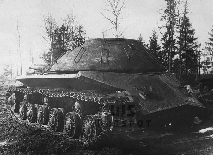 Tank_Archives's tweet image. Penetration trials against prototype IS-3 hulls and turrets began #OTD in 1945. The tank was exceptionally well protected and immune at nearly point-blank range to the German 88 mm KwK 43 and even fairly well protected against the 122 mm D-25T. #tanks #history #WW2 #WWII