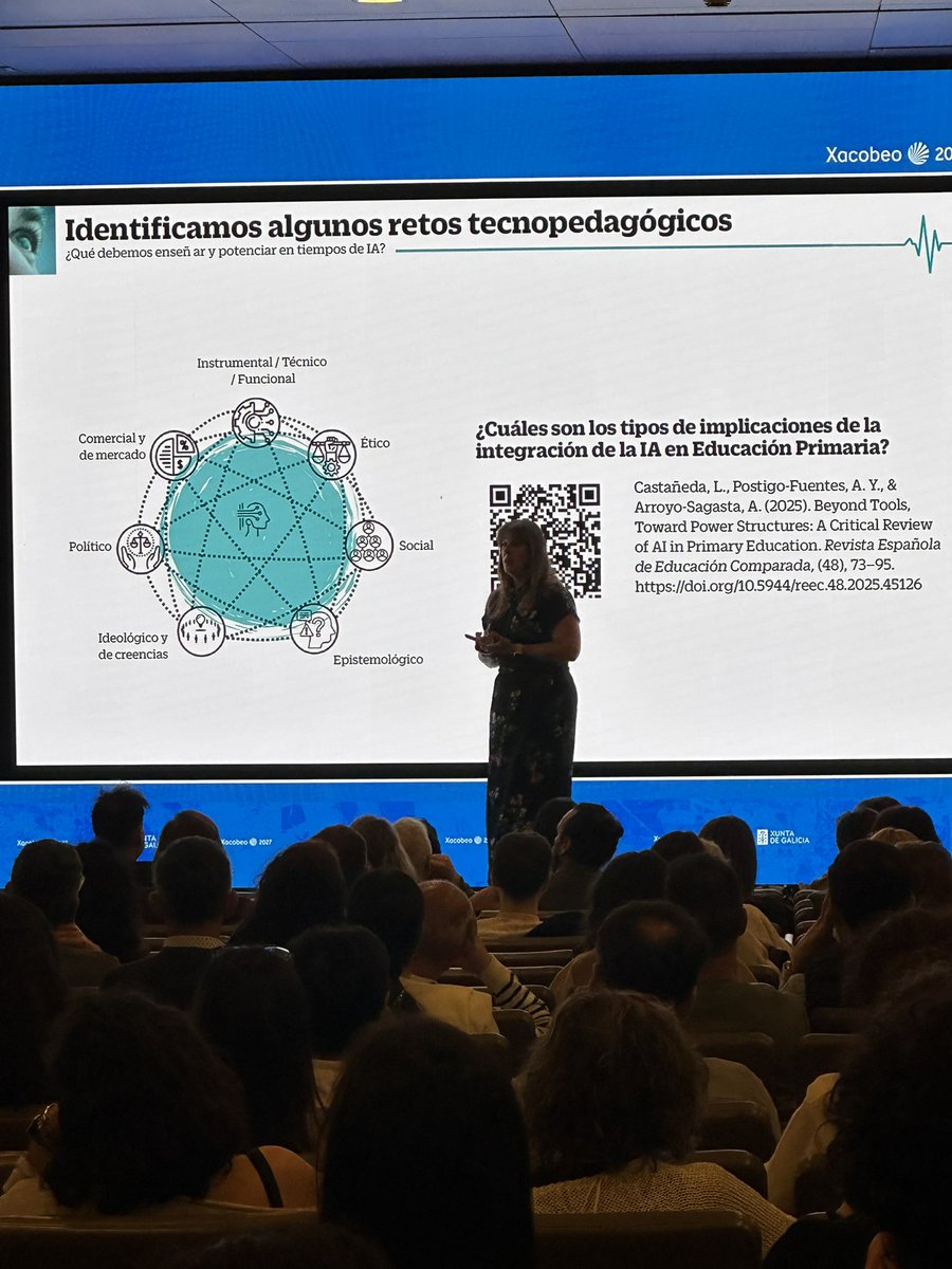 CAFIgalicia's tweet photo. 🤔 Amaia Arroyo Sagasta: "Que debemos ensinar e potenciar en tempos de IA?" Retos tecnopedagóxicos: pensar, analizar e decidir. 

Como impulsar desde a docencia e o deseño didáctico? @Xunta #CAFI_EducacionDixital https://t.co/6ZrtDjfqy5