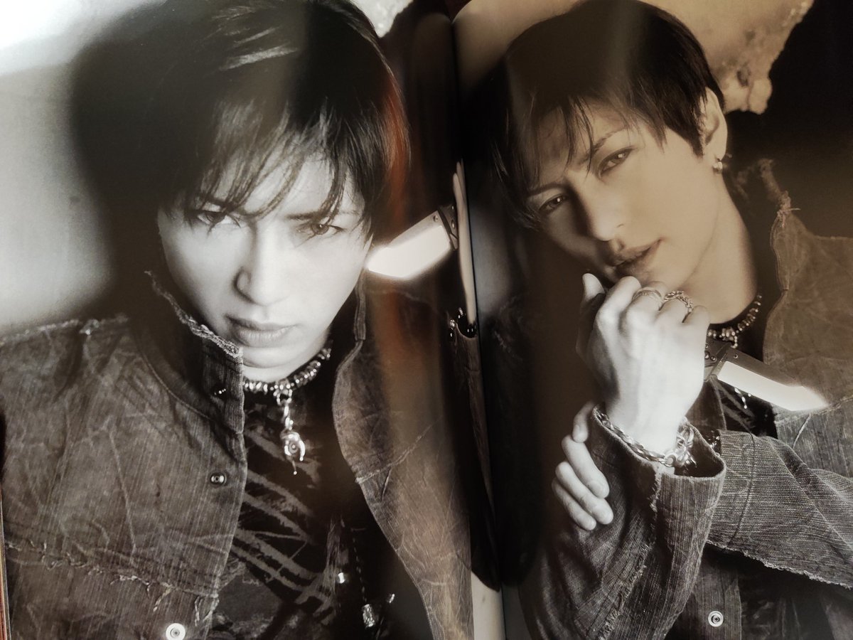 visualnoky's tweet image. FROM「CRESCENT」
「MOON CHILD」のポニーテールまだ残ってた
 #GACKT