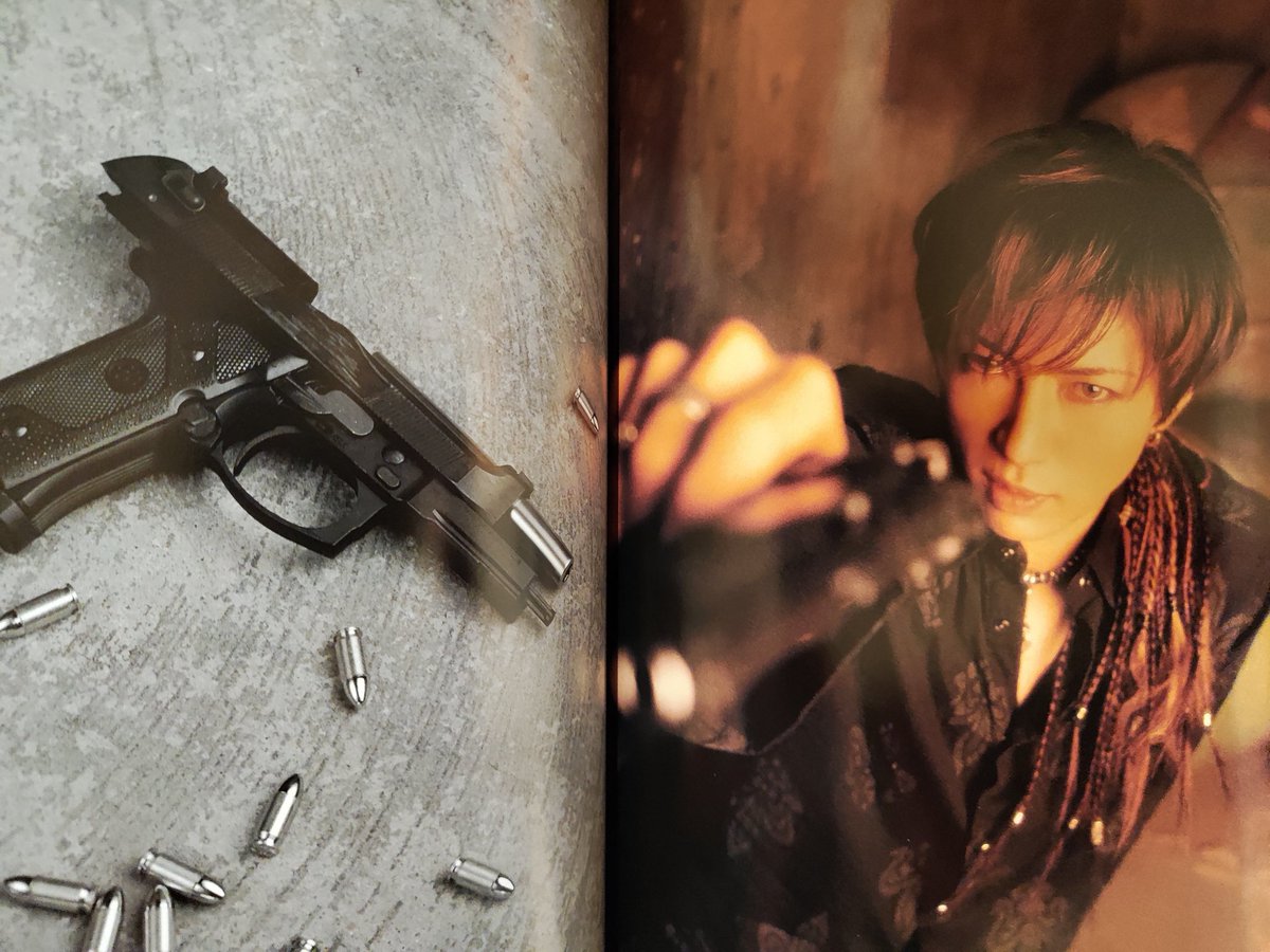 visualnoky's tweet image. FROM「CRESCENT」
「MOON CHILD」のポニーテールまだ残ってた
 #GACKT