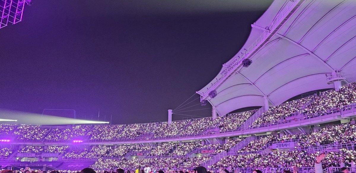 DataAgustD's tweet photo. COME OVER Flashlight Event was a success today! 🥹✨
Huge thanks to everyone who lit up the moment and made it so special. Let’s do it again tomorrow. Join us and make the COME OVER stage even brighter. 💜
#COMEOVER #FlashlightEvent https://t.co/bwRB4nf5D7