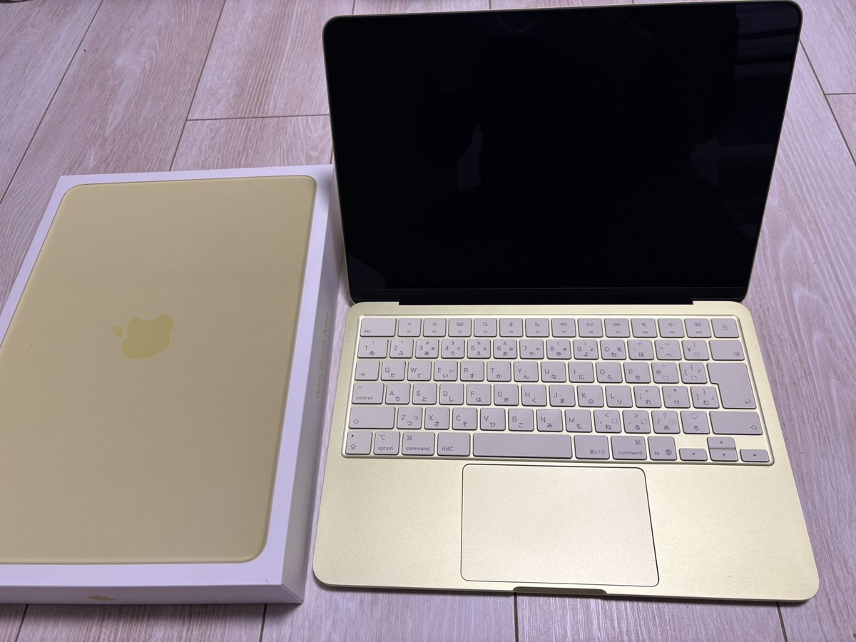 tahboh1111's tweet photo. 初めてMacBookを買いました。初心者なのでMacBook Neoを。色はシトラス、256GB。1番のメリットはパソコンが薄い、iCloudに繋がっているので自分のファイルや写真動画をダウンロード出来たのは結構大きいです。まだ買ったばかりなのでいろいろと試してみます😎
＃Apple
＃MacBook
＃MacBookNeo
＃iPhone https://t.co/avbjc1XlXZ