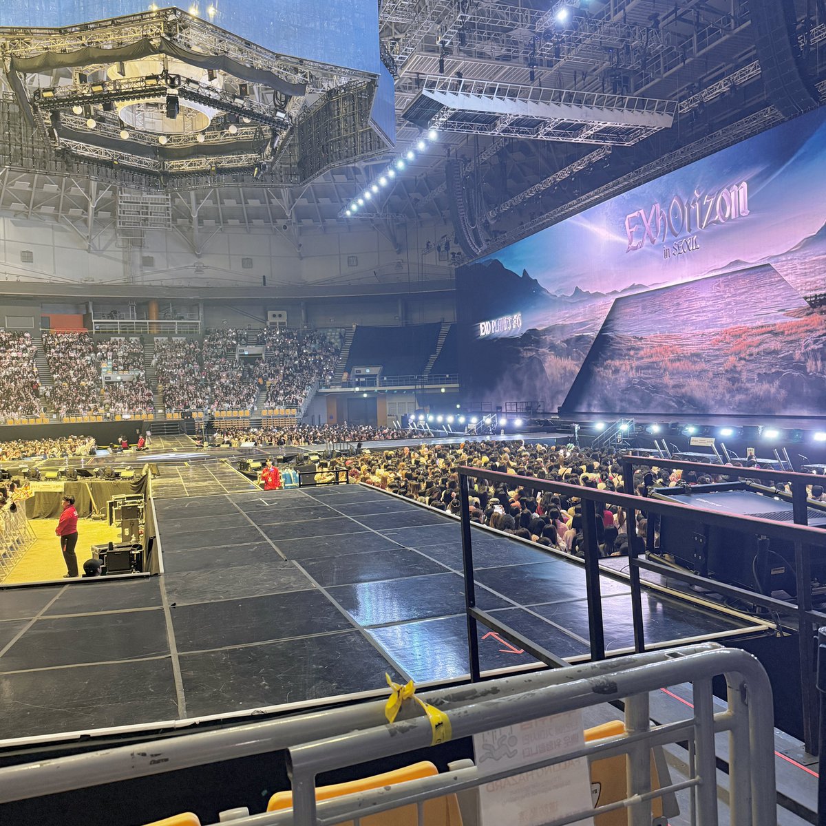 dnflin's tweet photo. 자리는 너무 조았는데 카떤남자가 14구역쪽으로 마니 가서 슬펏서..😔 https://t.co/Bwf7mJWxNV