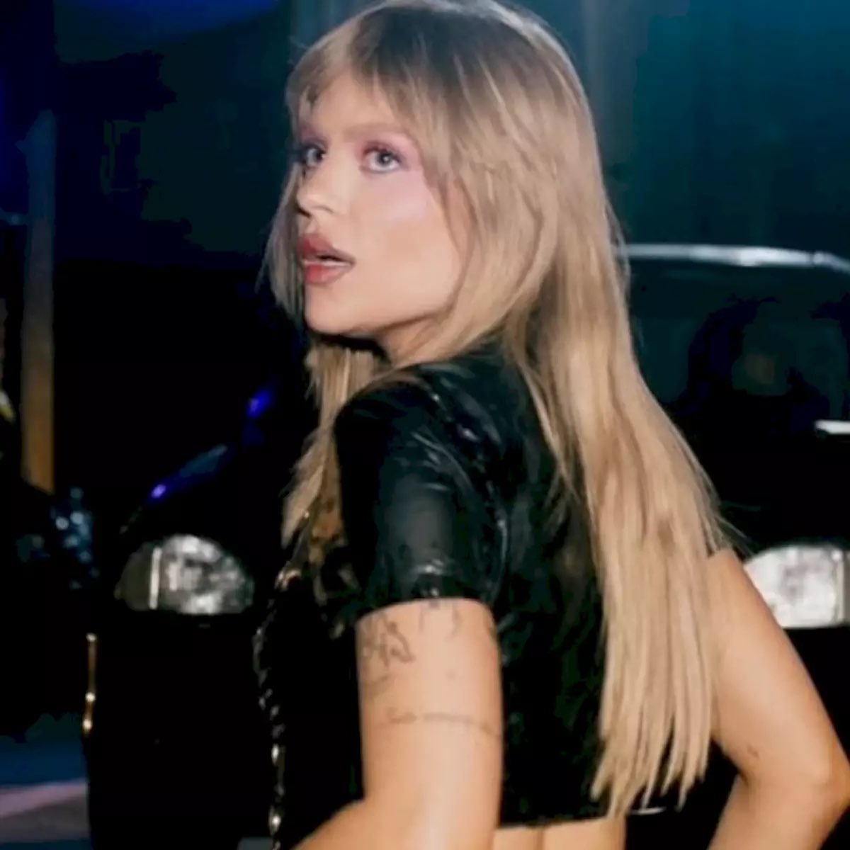 Track Anitta tweet media