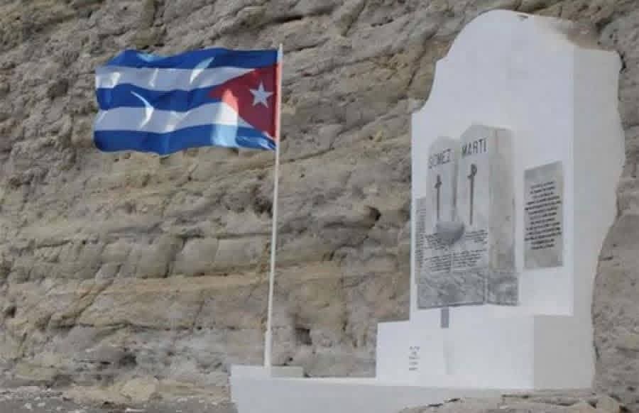 🇨🇺 Playita de Cajobabo:La voluntad de un pueblo
La noche del 11 de abril de 1895, entre tempestad y oscuridad, José Martí y Gómez desembarcaron para iniciar la"Guerra Necesaria".Aquella madrugada no es solo pasado;es historia que respira y nos advierte hoy. #CubaViveEnSuHistoria