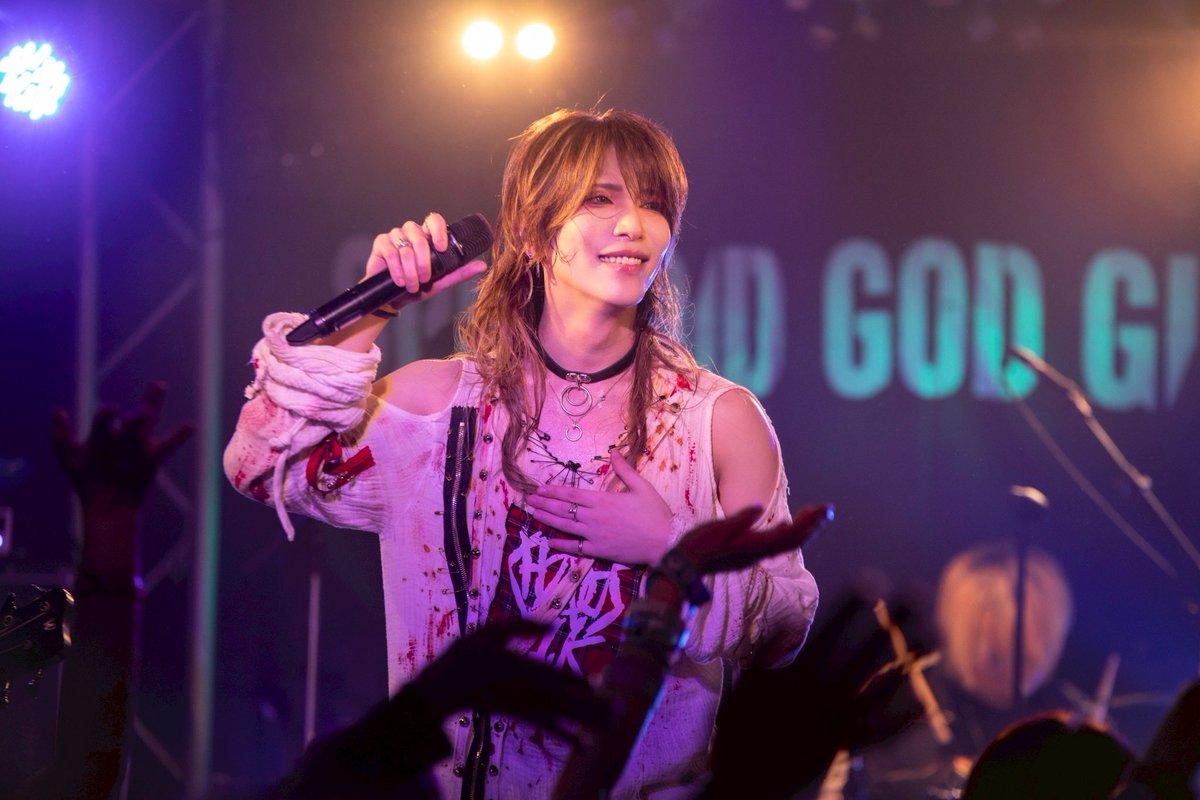 SPLENDID GOD GIRAFFE 4th Anniversary Oneman Tour ｢麒麟四年搾り｣
4/11 福岡LIVE HOUSE Queblic