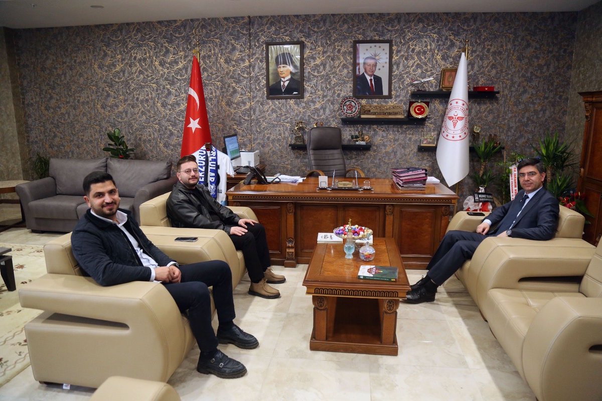 ferdisenel25's tweet photo. 📍ERZURUM ŞEHİR HASTANESİ

Erzurum Şehir Hastanesi Başhekimimiz, Dr. Öğr. Üyesi Mesut Fakirullahoğlu hocamıza hayırlı olsun ziyaretinde bulundum.

Kendilerine yeni görevlerinde başarılar diliyor, misafirperverlikleri ve içten karşılamaları için teşekkür ediyorum. Şehrimize ve sağlık camiasına hayırlı hizmetler gerçekleştireceğine yürekten inanıyorum.