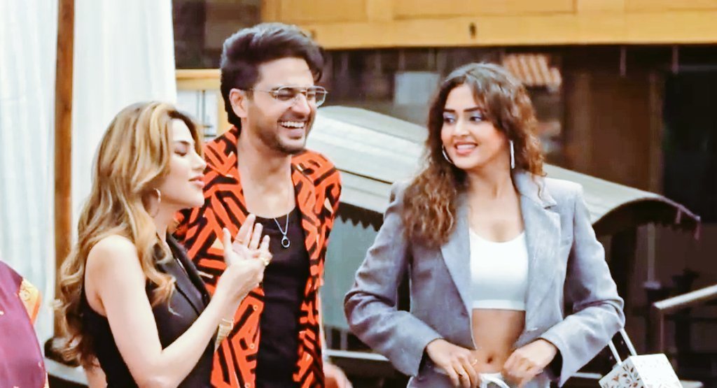 During BB19 people were surprised regarding his patience 

But who have watched CMC they know he is exactly same in real world

#GauravKhanna <a href="/iamgauravkhanna/">Gaurav Khanna</a> 

CHEF GAURAV GLORIOUS YEAR