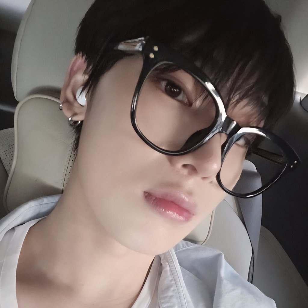 ⁷ eve ; tweet media