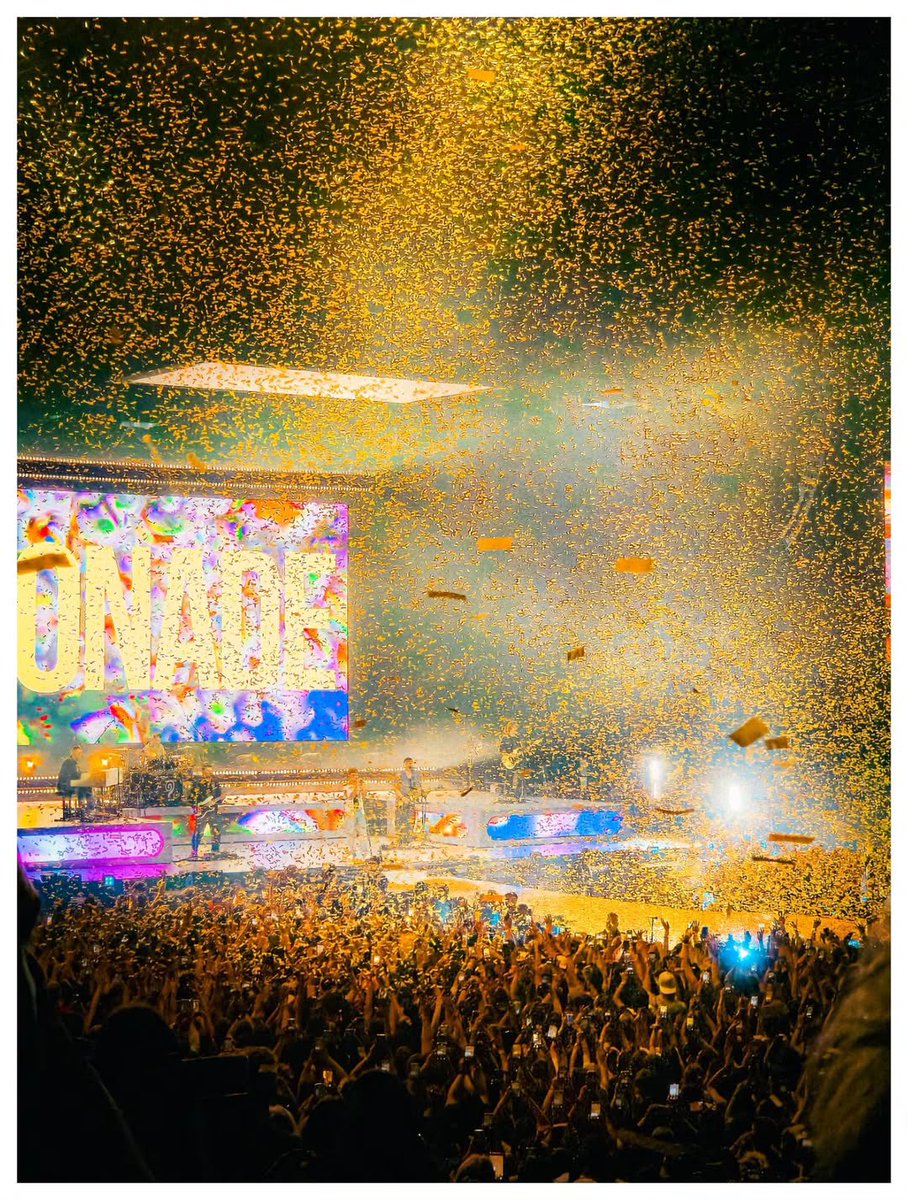LouisT91Updates's tweet photo. One of our favourite confetti photos yet! 🤩✨ 

alessandroberzuini https://t.co/qv1CFaByc6