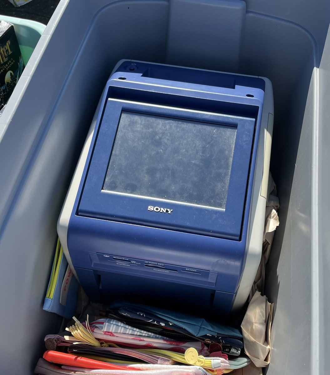 RetroFox tweet media