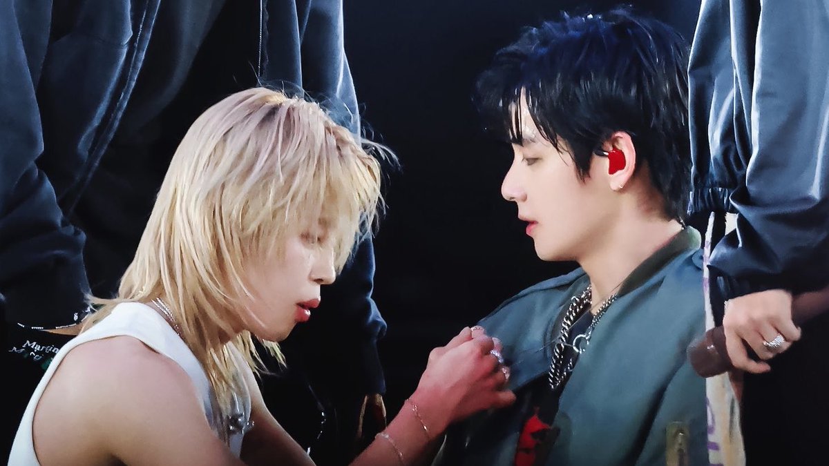 dailyjmthv's tweet photo. ㅡ 𝒎𝒚 𝒍𝒐𝒗𝒆𝒔 ♡ https://t.co/Z6opG18Ogg