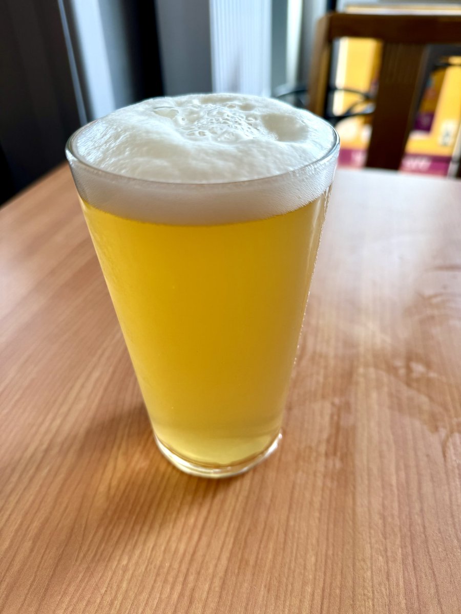 rwnash's tweet image. Socks &amp;amp; Sandals V2 - Weird Dad - 4.2% ABV. B+ and a bit and a touch. On Keg, hazy, malty, bready and Germanic. 🏴󠁧󠁢󠁷󠁬󠁳󠁿🇩🇪 #ale #beer #bier  

3.4/5. Really need to go back to Köln. Good times in the Corp Area. BAOR BFBS. Good times.