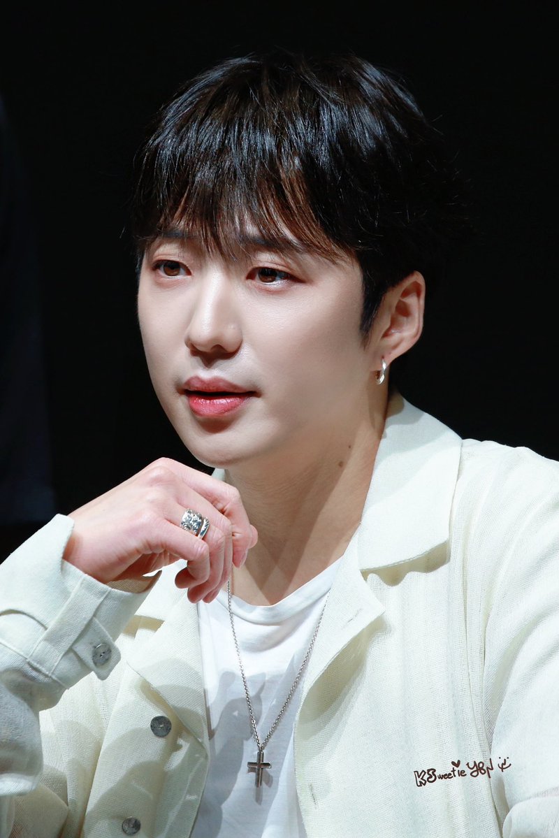 KSweetieYoon's tweet image. 260410 PAGE2 강승윤 팬싸 [마카오] HQ
【팬심 훔쳐❤️】
#강승윤 #カンスンユン #YOON @official_yoon_