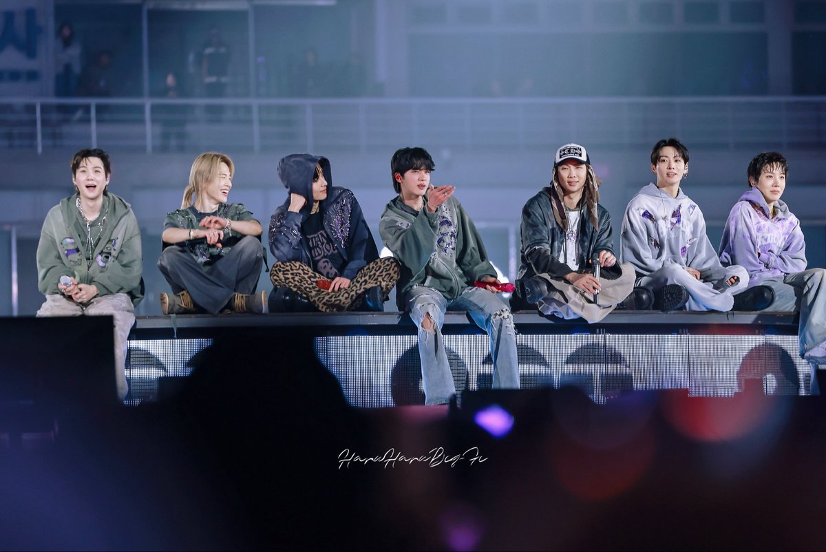 ジンがソンキスした時のメンバーのリアクション😆