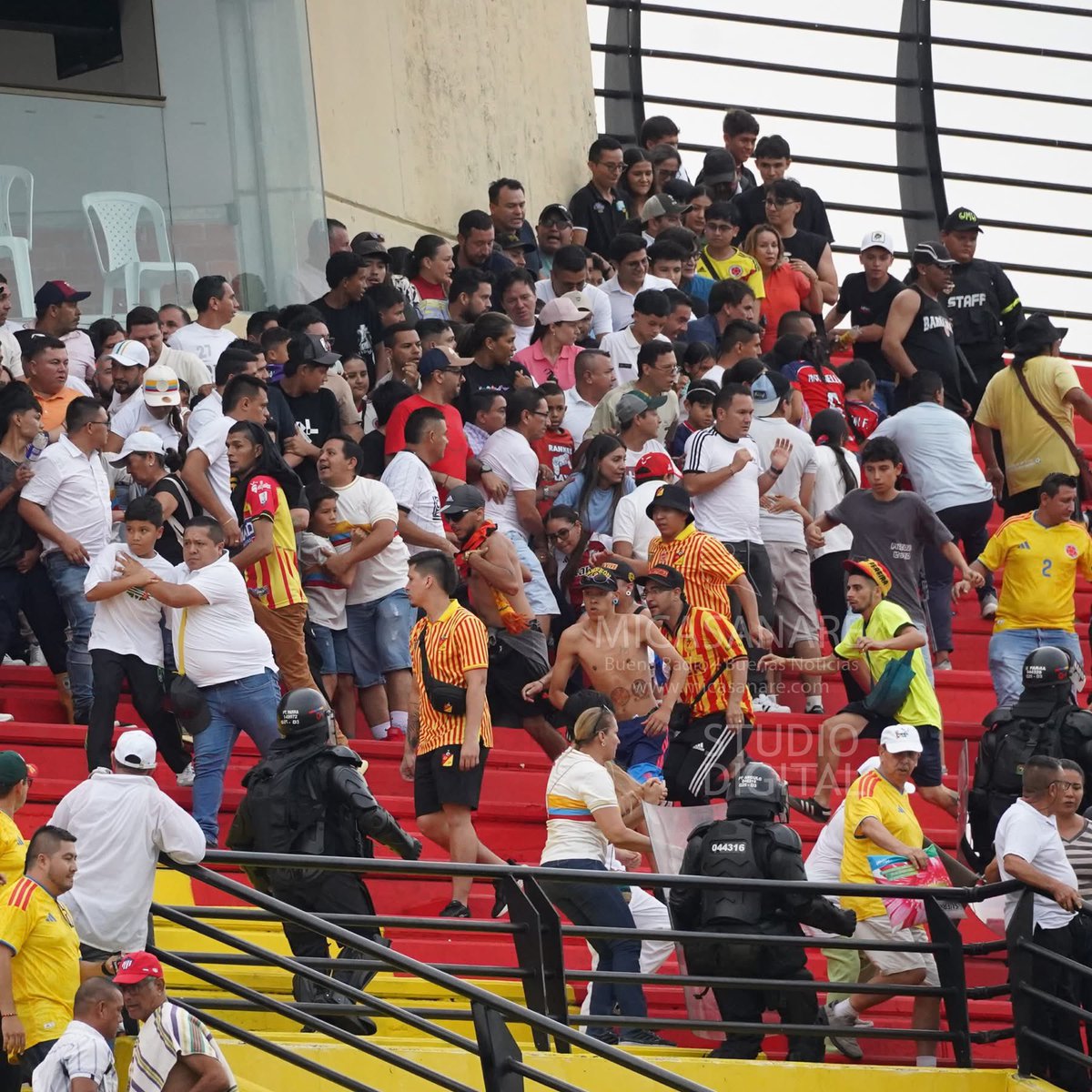 el loco patifrío★ tweet media