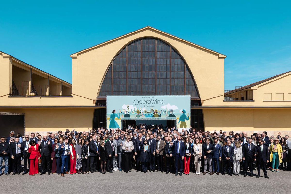 adolfo_urso's tweet image. Il #vino italiano è storia, cultura, civiltà, impresa, economia. È uno dei simboli più forti del #MadeinItaly e una delle avanguardie della nostra esportazione nel mondo, nonché uno straordinario fattore di attrazione turistica.

OperaWine oggi a Verona, così come Vinitaly a
