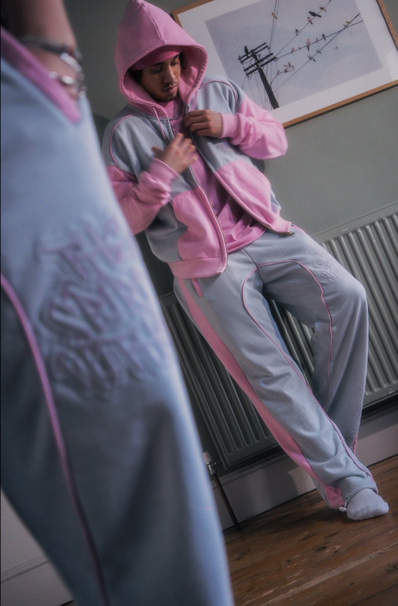 NoteSphere's tweet image. Designed by @BBKNSTNTN 
 🛒: @rji_254 
📸: @Niniola4u 
Designed by @kagearchvs