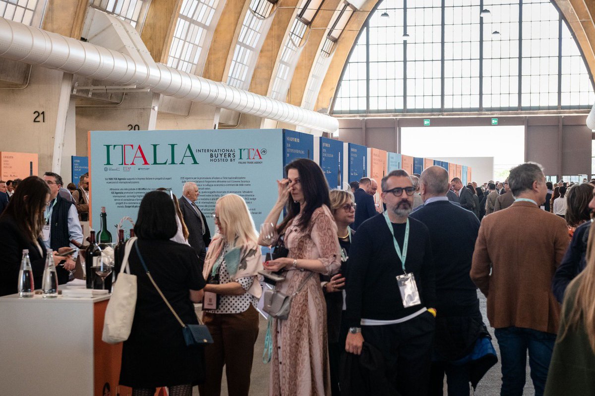 adolfo_urso's tweet image. Il #vino italiano è storia, cultura, civiltà, impresa, economia. È uno dei simboli più forti del #MadeinItaly e una delle avanguardie della nostra esportazione nel mondo, nonché uno straordinario fattore di attrazione turistica.

OperaWine oggi a Verona, così come Vinitaly a