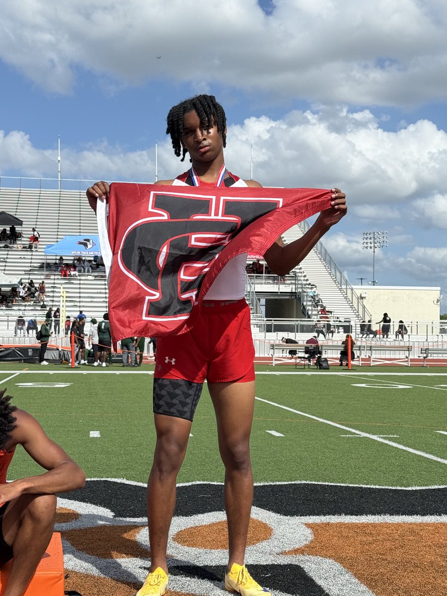 LonghornSpeed's tweet image. 11-6A District Medalists &amp;amp; Area qualifiers:

4x4- Jamarrion Lowe, Zane Good, Daylin Deckard, Marion Barnett (3:19.67)

Jamarrion Lowe- LJ (23’4)

Zane Good- 800 (2:00.72)

Marion Barnett- 400 (49.09)

#TTHL #BuiltNotBought

@CoachBMcGee @TheCoachNWard @Coach_D_Wynn