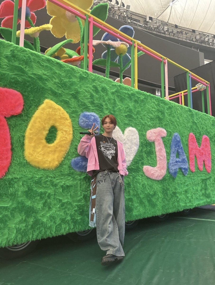 95y__na's tweet photo. しぬご本人様が大天才で😭😭😭😭
これでパーカー肩落として着てたのちょーーーすきだった꒰ᐡ´т ‧̫ т ̀ ᐡ꒱♡
⬆️Tシャツは袖なしで当たり前に筋肉見せ https://t.co/jWUFonHq9a
