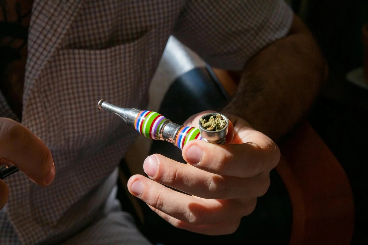 SillyNiceNYC's tweet photo. At some point, a lot of people notice the same thing.

The weed did not change, but the experience did.

What used to feel strong now feels mild. Sessions that used to last now fade quickly. You find yourself using more just to get close to… https://t.co/KHipVDHSfu #cannabis https://t.co/btFRYfHMGP