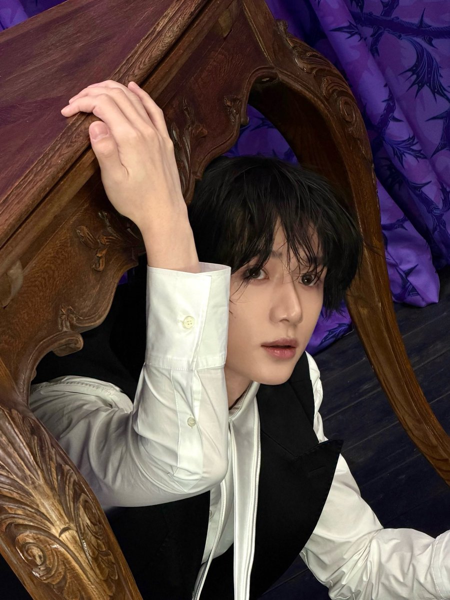 beomyh's tweet photo. Maap lalai bermain rp, pangeran baru keluar dari kolong https://t.co/dWKErCFOQ2