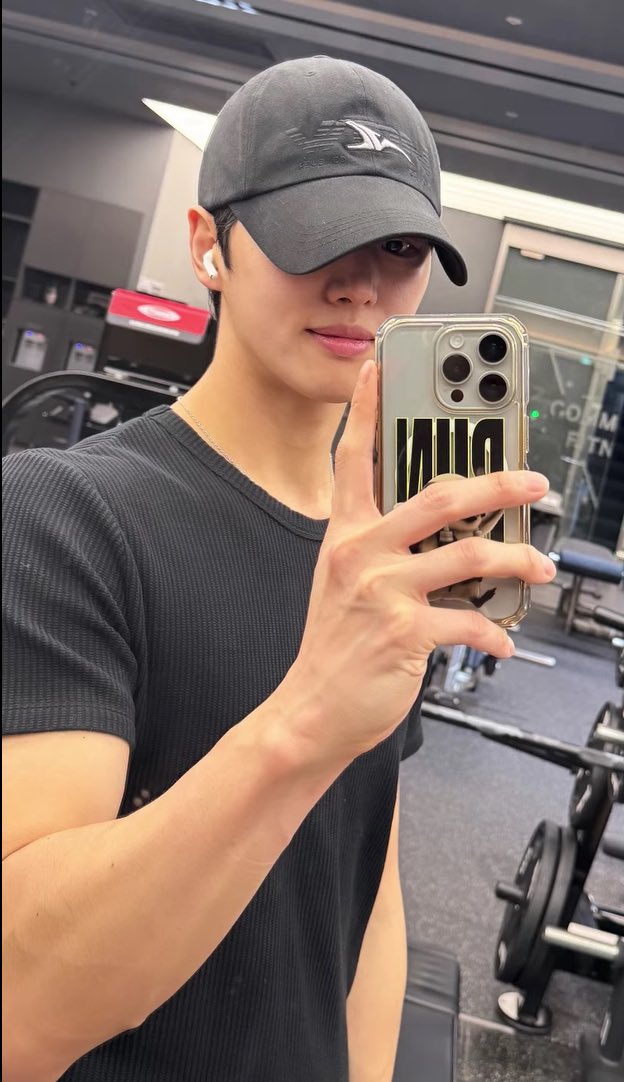 NOTTUIDDIEZ's tweet photo. Satnight bareng di gym? Yang minat dinakalin sampe gue masukin, tinggalkan jejak https://t.co/YRfKzWgY4N
