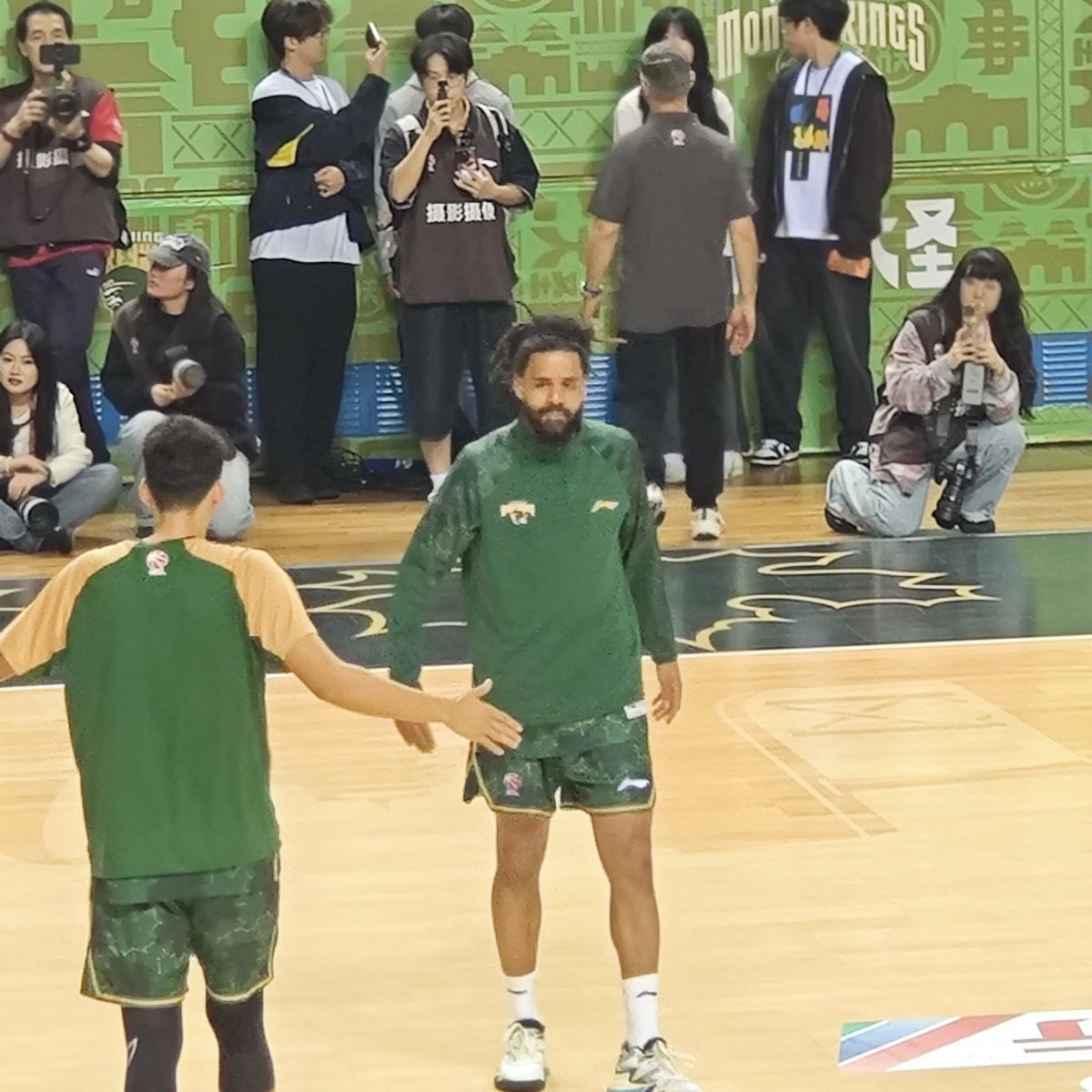 把吉伊煎成饼 tweet media