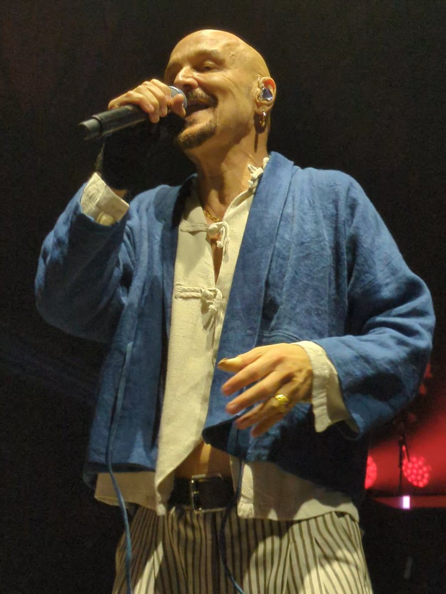 HoppingOnEmpty's tweet photo. James @wearejames @RealTimBooth @chloealper @andydiagram @DBayntonPower filling every second with something amazing at Newcastle arena last night. Was it planned to go right up to 00: 00? https://t.co/6nuzXKE0iL